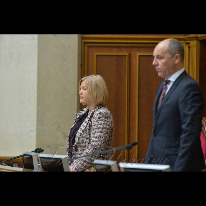 6 листопада 2018 ранкове пленарне засідання Верховної Ради України. 
Голова Верховної Ради України А.Парубій відкрив ранкове пленарне засідання. 
А.Парубій від імені Верховної Ради висловив співчуття рідним та близьким відомої громадської активістки, радниці міського голови Херсона Катерини Гандзюк, яка померла 4 листопада в опіковому відділенні Київської міської лікарні №2.