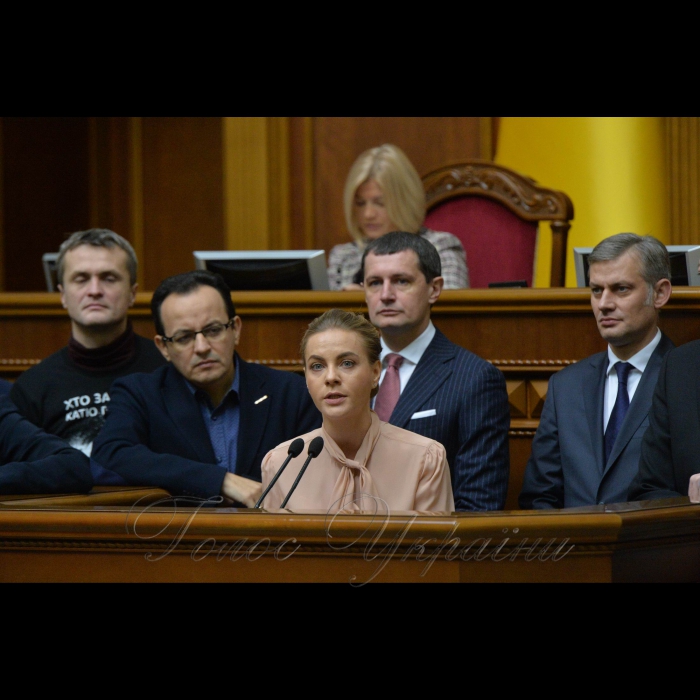 6 листопада 2018 ранкове пленарне засідання Верховної Ради України. 
Голова Верховної Ради України А.Парубій відкрив ранкове пленарне засідання. 
А.Парубій від імені Верховної Ради висловив співчуття рідним та близьким відомої громадської активістки, радниці міського голови Херсона Катерини Гандзюк, яка померла 4 листопада в опіковому відділенні Київської міської лікарні №2.