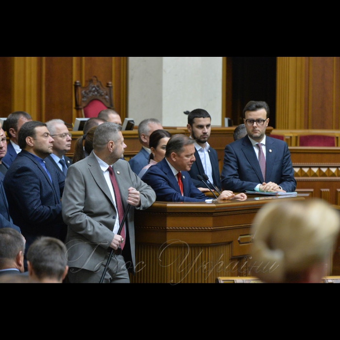 6 листопада 2018 ранкове пленарне засідання Верховної Ради України. 
Голова Верховної Ради України А.Парубій відкрив ранкове пленарне засідання. 
А.Парубій від імені Верховної Ради висловив співчуття рідним та близьким відомої громадської активістки, радниці міського голови Херсона Катерини Гандзюк, яка померла 4 листопада в опіковому відділенні Київської міської лікарні №2.