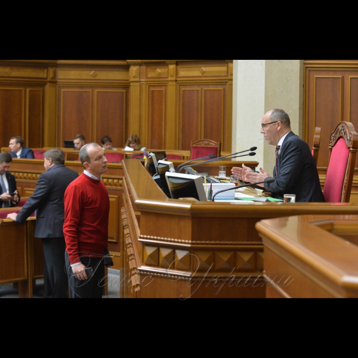 6 листопада 2018 ранкове пленарне засідання Верховної Ради України. 
Голова Верховної Ради України А.Парубій відкрив ранкове пленарне засідання. 
А.Парубій від імені Верховної Ради висловив співчуття рідним та близьким відомої громадської активістки, радниці міського голови Херсона Катерини Гандзюк, яка померла 4 листопада в опіковому відділенні Київської міської лікарні №2.