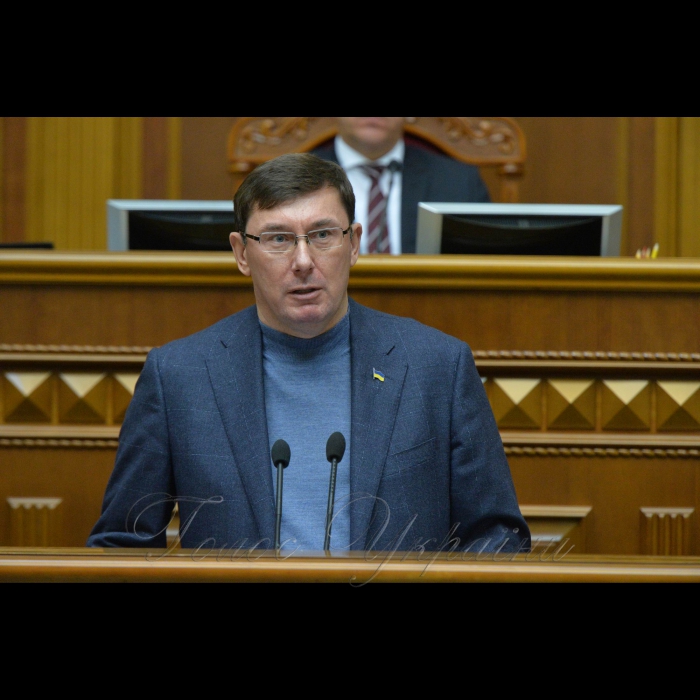 6 листопада 2018 ранкове пленарне засідання Верховної Ради України. 
Голова Верховної Ради України А.Парубій відкрив ранкове пленарне засідання. 
А.Парубій від імені Верховної Ради висловив співчуття рідним та близьким відомої громадської активістки, радниці міського голови Херсона Катерини Гандзюк, яка померла 4 листопада в опіковому відділенні Київської міської лікарні №2.