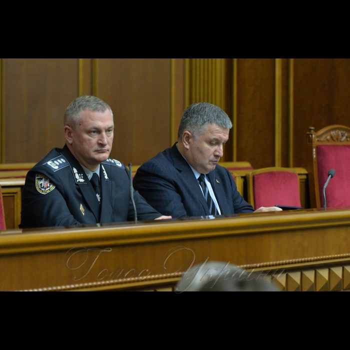 6 листопада 2018 ранкове пленарне засідання Верховної Ради України. 
Голова Верховної Ради України А.Парубій відкрив ранкове пленарне засідання. 
А.Парубій від імені Верховної Ради висловив співчуття рідним та близьким відомої громадської активістки, радниці міського голови Херсона Катерини Гандзюк, яка померла 4 листопада в опіковому відділенні Київської міської лікарні №2.