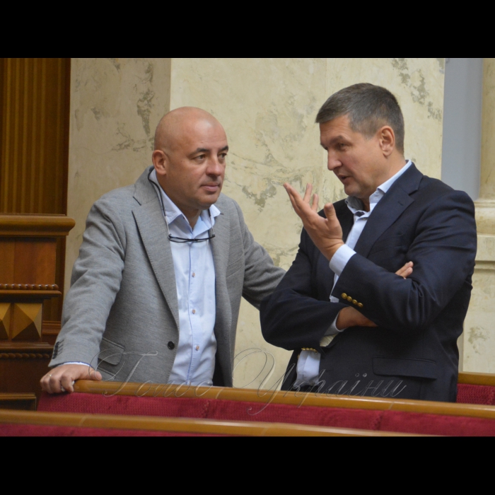 7 листопада 2018 пленарне засідання Верховної Ради України. 
Юрій Буглак БП, Ігор Попов позафр.