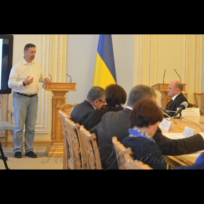 8 листопада 2018 у зв’язку із поширенням у засобах масової інформації заяв керівництвом ПАТ «Укрпошта» про припинення доставки пенсій, 08 листопада 2018 року відбудеться робоча нарада народних депутатів України - членів Комітету з представниками центральних органів виконавчої влади, Пенсійного фонду України, ПАТ «Укрпошта», профспілок з метою обговорення зазначеного питання.
Ігор Смілянський, генеральний директор ПАТ 