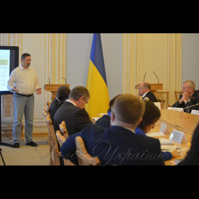 8 листопада 2018 у зв’язку із поширенням у засобах масової інформації заяв керівництвом ПАТ «Укрпошта» про припинення доставки пенсій, 08 листопада 2018 року відбудеться робоча нарада народних депутатів України - членів Комітету з представниками центральних органів виконавчої влади, Пенсійного фонду України, ПАТ «Укрпошта», профспілок з метою обговорення зазначеного питання.
Ігор Смілянський, генеральний директор ПАТ 