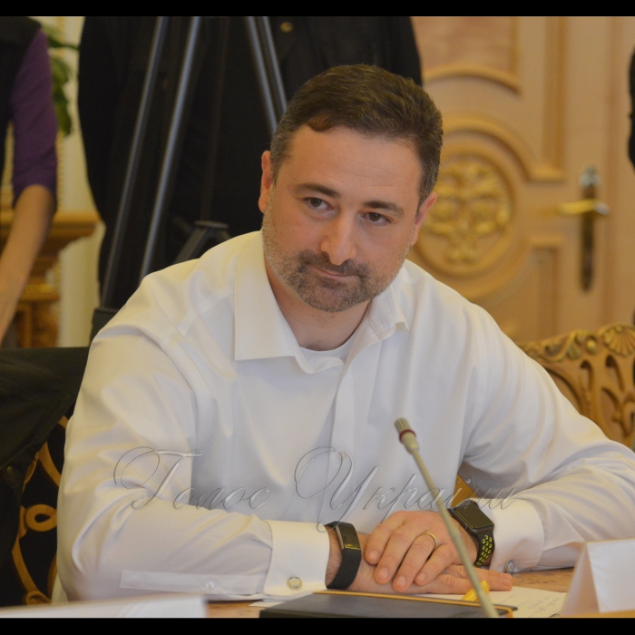 8 листопада 2018 у зв’язку із поширенням у засобах масової інформації заяв керівництвом ПАТ «Укрпошта» про припинення доставки пенсій, 08 листопада 2018 року відбудеться робоча нарада народних депутатів України - членів Комітету з представниками центральних органів виконавчої влади, Пенсійного фонду України, ПАТ «Укрпошта», профспілок з метою обговорення зазначеного питання.
Ігор Смілянський, генеральний директор ПАТ 