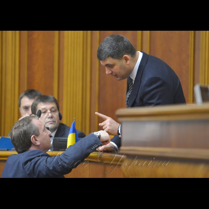 9 листопада 2018 пленарне засідання Верховної Ради України.
Головуючий повідомив, що у сесійній залі присутні члени Кабінету Міністрів на чолі з Прем’єр-міністром Володимиром Гройсманом. 
Розпочалася «година запитань до Уряду». Володимир Гройсман, Іван Рибак БП.