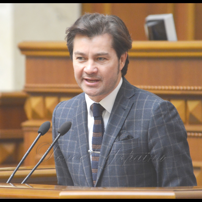 9 листопада 2018 пленарне засідання Верховної Ради України.
Головуючий повідомив, що у сесійній залі присутні члени Кабінету Міністрів на чолі з Прем’єр-міністром Володимиром Гройсманом. 
Розпочалася «година запитань до Уряду». Міністр культури Євген Нищук.