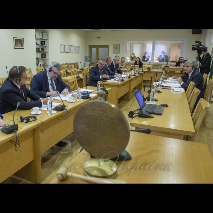 13 листопада 2018 члени делегації Верховної Ради України продовжують працювати за програмою Міжпарламентської асамблеї Сейму Литовської Республіки, Сейму і Сенату Республіки Польща та Верховної Ради України та беруть участь у роботі комітетів асамблеї.
Комітет з питань європейської та євроатлантичної інтеграції України.
Тема: гібридні загрози; боротьба з пропагандою; військове співробітництво.