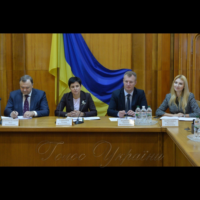 13 листопада 2018 пресконференція у ЦВК присвячена 21-річчю з дня створення Центральної виборчої комісії.
Олег Конопольський, Тетяна Сліпачук, Євгеній Радченко, Наталія Бернацька.