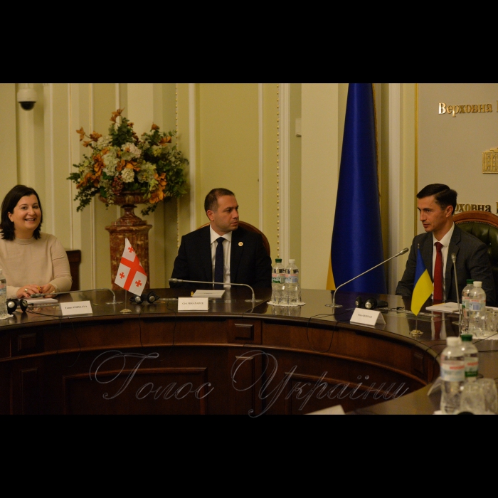 13 листопада 2018 конференція апаратів парламентів країн Європи у Верховній Раді України.
Представник Вірменії Тамар Зоделава, представник Грузії Гіві Міканадзе, перший заступник керівника апарату - керуючий справами ВР України Петро Боднар.