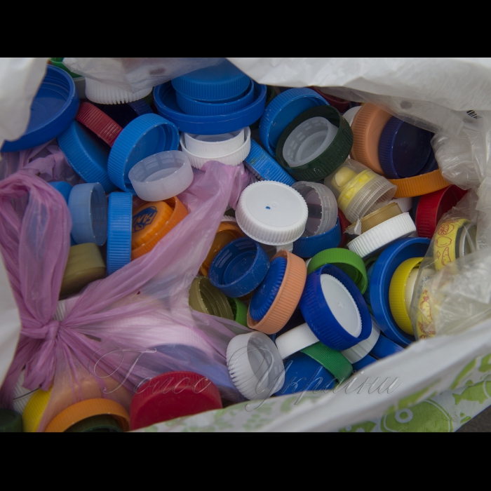 15 листопада 2018 флешмоб, присвячений Recycling_day (день переробки відходів в Україні). Мета - привернути увагу до відсутності роздільного збору та переробки відходів в Україні. Активісти та волонтери будуть збирати пластикові пляшки та папір. Зібрані відходи будуть передані на переробку до ТОВ Київміськвторресурси. 