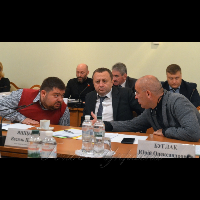15 листопада 2018 засідання тимчасової слідчої комісії Верховної Ради з розслідування вбивства активістки Катерини Гандзюк. Валерій Карпунцов, Василь Яніцький, Юрій Буглак.