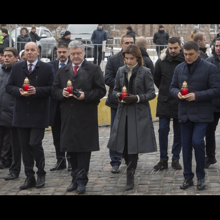 21 листопада 2018 Голова Верховної Ради України Андрій Парубій, Президент України Петро Порошенко разом з дружиною Мариною Порошенко та Прем’єр-міністр України Володимир Гройсман взяли участь у церемонії вшанування пам'яті Героїв Небесної Сотні.
