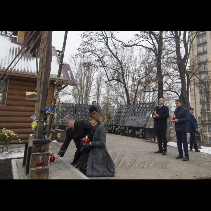 21 листопада 2018 Голова Верховної Ради України Андрій Парубій, Президент України Петро Порошенко разом з дружиною Мариною Порошенко та Прем’єр-міністр України Володимир Гройсман взяли участь у церемонії вшанування пам'яті Героїв Небесної Сотні.
