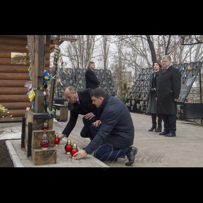 21 листопада 2018 Голова Верховної Ради України Андрій Парубій, Президент України Петро Порошенко разом з дружиною Мариною Порошенко та Прем’єр-міністр України Володимир Гройсман взяли участь у церемонії вшанування пам'яті Героїв Небесної Сотні.
