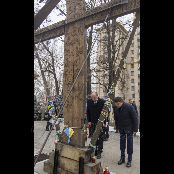 21 листопада 2018 Голова Верховної Ради України Андрій Парубій, Президент України Петро Порошенко разом з дружиною Мариною Порошенко та Прем’єр-міністр України Володимир Гройсман взяли участь у церемонії вшанування пам'яті Героїв Небесної Сотні.
