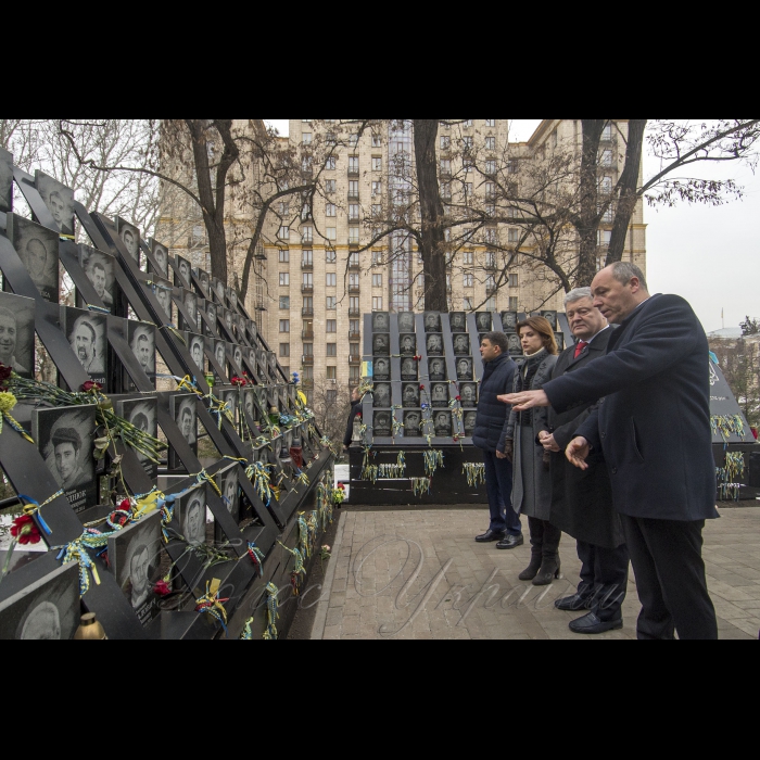 21 листопада 2018 Голова Верховної Ради України Андрій Парубій, Президент України Петро Порошенко разом з дружиною Мариною Порошенко та Прем’єр-міністр України Володимир Гройсман взяли участь у церемонії вшанування пам'яті Героїв Небесної Сотні.
