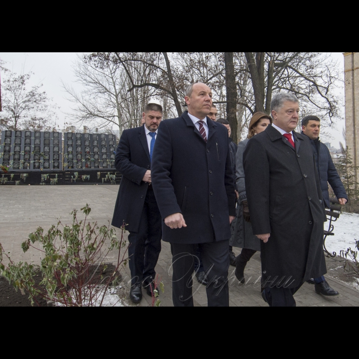 21 листопада 2018 Голова Верховної Ради України Андрій Парубій, Президент України Петро Порошенко разом з дружиною Мариною Порошенко та Прем’єр-міністр України Володимир Гройсман взяли участь у церемонії вшанування пам'яті Героїв Небесної Сотні.
