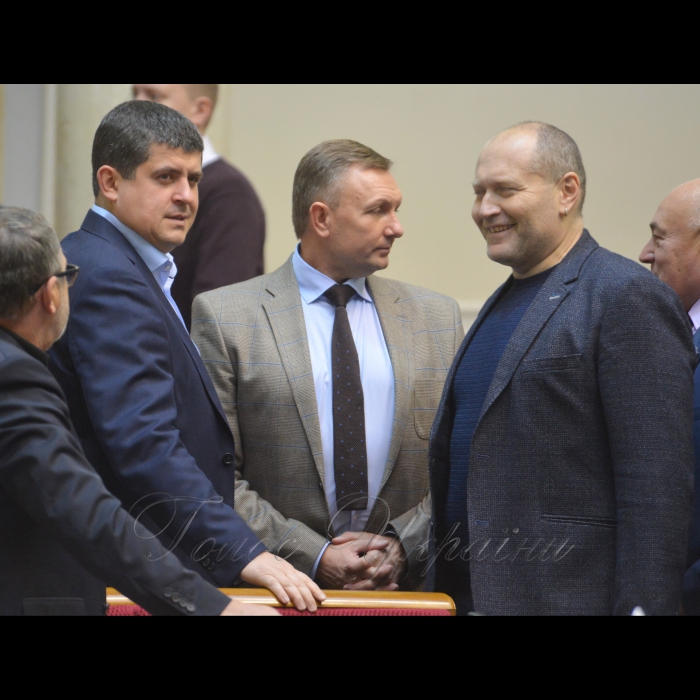 21 листопада 2018 пленарне засідання Верховної Ради України.
А. Парубій привітав усіх з Днем Гідності та Свободи. Народні депутати хвилиною мовчання вшанували пам’ять загиблих українців - Героїв Небесної Сотні. Максим Бурбак, Олександр Горбунов НФ, Борислав Береза позафр.