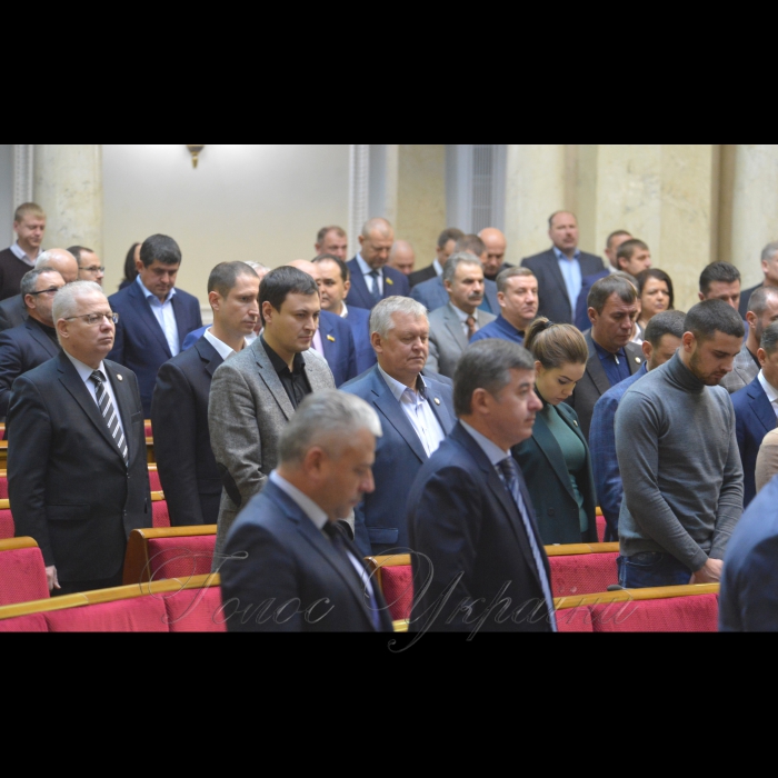 21 листопада 2018 пленарне засідання Верховної Ради України.
А. Парубій привітав усіх з Днем Гідності та Свободи. Народні депутати хвилиною мовчання вшанували пам’ять загиблих українців - Героїв Небесної Сотні.