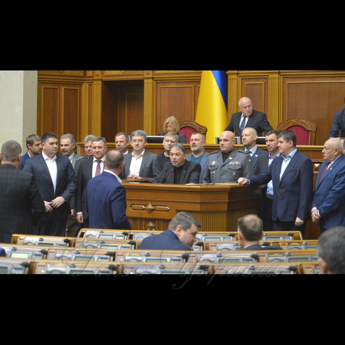 21 листопада 2018 пленарне засідання Верховної Ради України.
А. Парубій привітав усіх з Днем Гідності та Свободи. Народні депутати хвилиною мовчання вшанували пам’ять загиблих українців - Героїв Небесної Сотні.