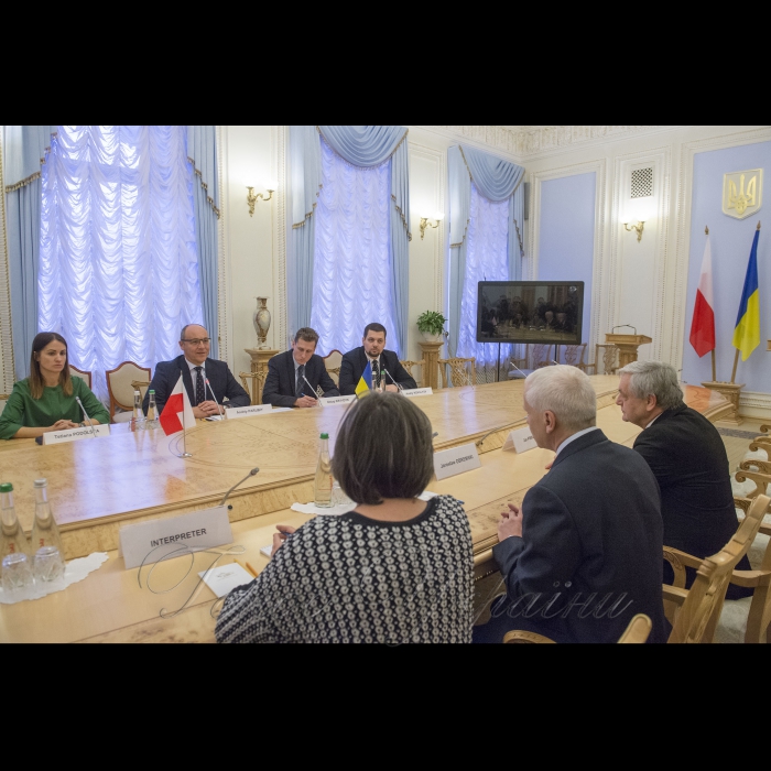 23 листопада 2018 зустріч Голови Верховної Ради України Андрія Парубія з Сенатором Республіки Польща, заступником Голови Комітету закордонних справ та Європейського Союзу Ярославом Обремскі.
Сенатор Республіки Польща Ярослав Обремскі вручив Голові Верховної Ради Андрію Парубію рішення Сенату Польщі про визнання Голодомору геноцидом українського народу.