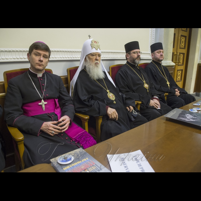 23 листопада 2018 у Верховній Раді України відбулося засідання, присвячене вшануванню пам’яті жертв Голодомору 1932-1933 років в Україні.
Захід приурочено до 85-х роковин з часу величезної трагедії – Голодомору 1932-1933 років в Україні – геноциду Українського народу. У засіданні візьмуть участь народні депутати України, іноземні парламентарії, представники центральних органів виконавчої влади, організацій української діаспори та громадських організацій України.
