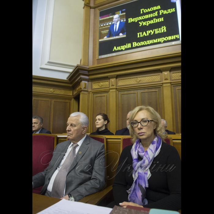 23 листопада 2018 у Верховній Раді України відбулося засідання, присвячене вшануванню пам’яті жертв Голодомору 1932-1933 років в Україні.
Захід приурочено до 85-х роковин з часу величезної трагедії – Голодомору 1932-1933 років в Україні – геноциду Українського народу. У засіданні візьмуть участь народні депутати України, іноземні парламентарії, представники центральних органів виконавчої влади, організацій української діаспори та громадських організацій України.
Леонід Кравчук і Людмила Денісова.