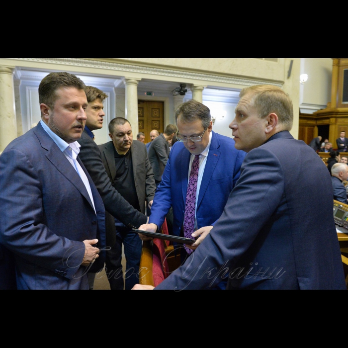 26 листопада 2018 позачергове засідання Верховної Ради України щодо введення воєнного стану.
