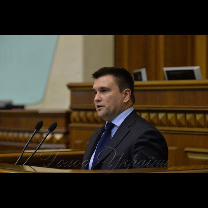26 листопада 2018 позачергове засідання Верховної Ради України щодо введення воєнного стану. Вечірне засідання.
А. Парубій повідомив, що в позачерговому пленарному засіданні бере участь Президент України Петро Порошенко.
Прийнято Закон 