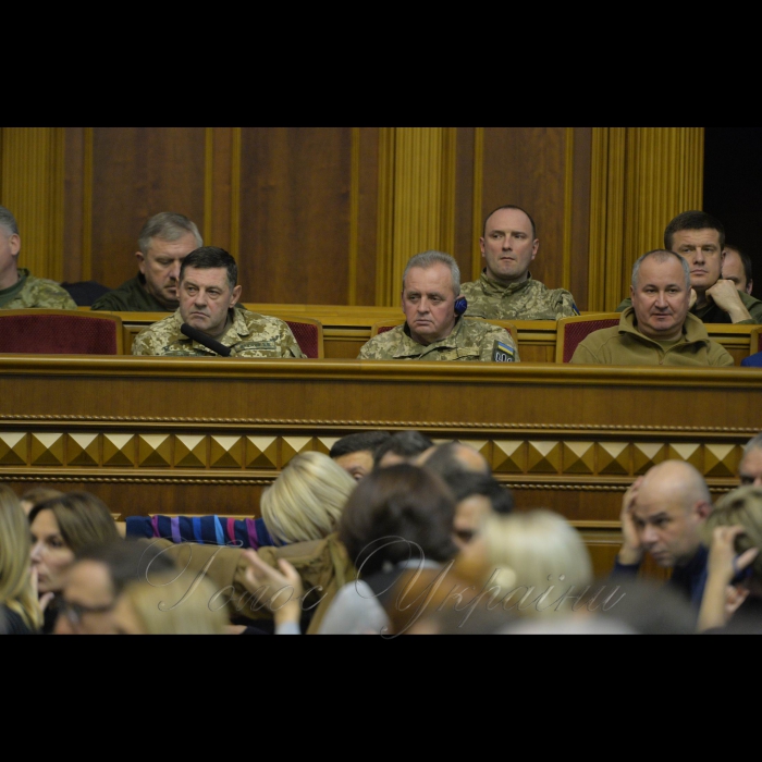 26 листопада 2018 позачергове засідання Верховної Ради України щодо введення воєнного стану. Вечірне засідання.
А. Парубій повідомив, що в позачерговому пленарному засіданні бере участь Президент України Петро Порошенко.
Прийнято Закон 