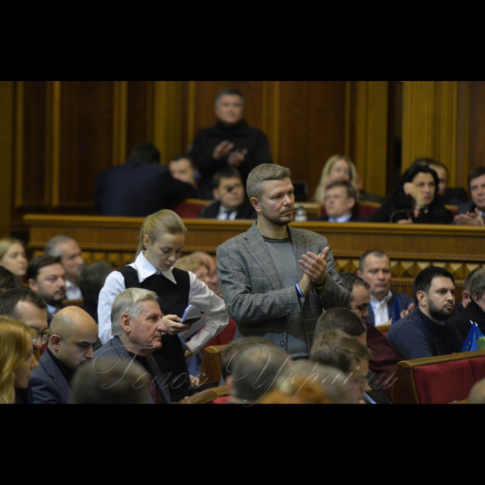 26 листопада 2018 позачергове засідання Верховної Ради України щодо введення воєнного стану. Вечірне засідання.
А. Парубій повідомив, що в позачерговому пленарному засіданні бере участь Президент України Петро Порошенко.
Прийнято Закон 