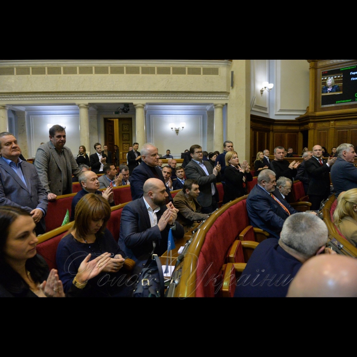 26 листопада 2018 позачергове засідання Верховної Ради України щодо введення воєнного стану. Вечірне засідання.
А. Парубій повідомив, що в позачерговому пленарному засіданні бере участь Президент України Петро Порошенко.
Прийнято Закон 