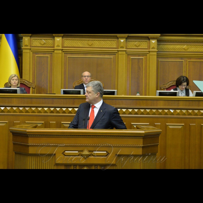 26 листопада 2018 позачергове засідання Верховної Ради України щодо введення воєнного стану. Вечірне засідання.
А. Парубій повідомив, що в позачерговому пленарному засіданні бере участь Президент України Петро Порошенко.
Прийнято Закон 