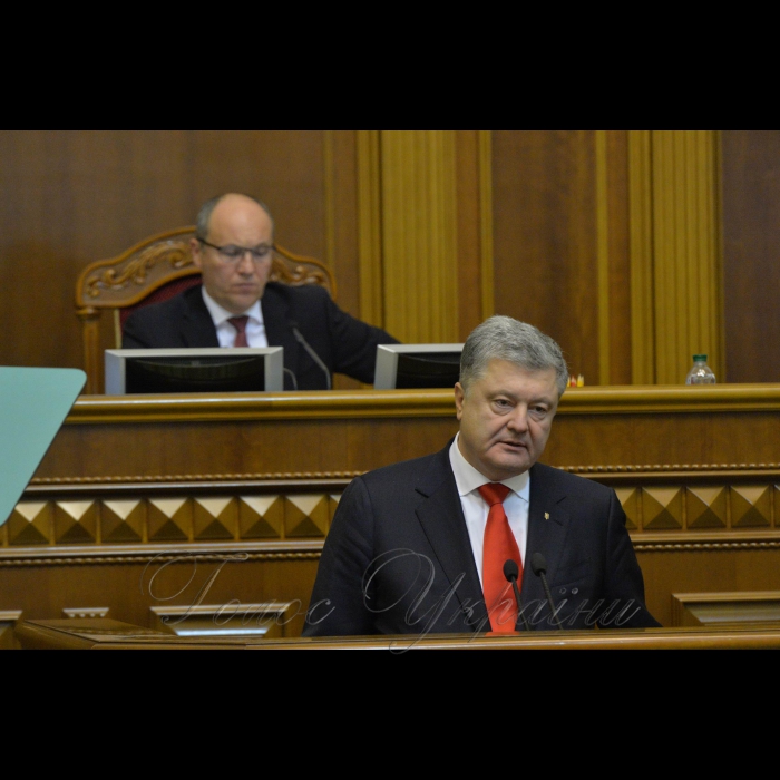 26 листопада 2018 позачергове засідання Верховної Ради України щодо введення воєнного стану. Вечірне засідання.
А. Парубій повідомив, що в позачерговому пленарному засіданні бере участь Президент України Петро Порошенко.
Прийнято Закон 