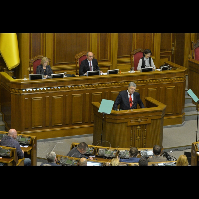 26 листопада 2018 позачергове засідання Верховної Ради України щодо введення воєнного стану. Вечірне засідання.
А. Парубій повідомив, що в позачерговому пленарному засіданні бере участь Президент України Петро Порошенко.
Прийнято Закон 