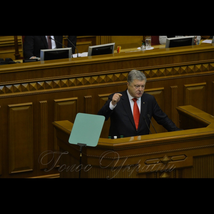 26 листопада 2018 позачергове засідання Верховної Ради України щодо введення воєнного стану. Вечірне засідання.
А. Парубій повідомив, що в позачерговому пленарному засіданні бере участь Президент України Петро Порошенко.
Прийнято Закон 