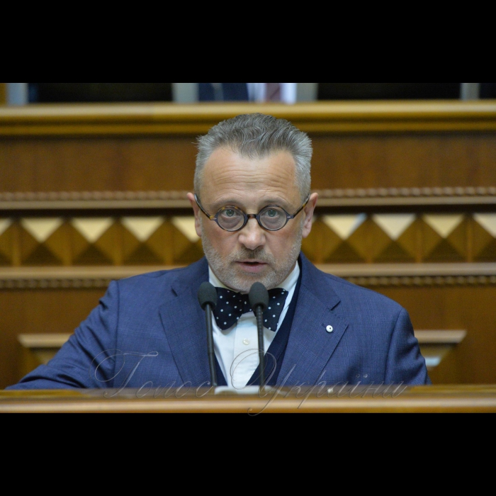 4 грудня 2018 пленарне засідання Верховної Ради України.
Прийнято за основу проект Закону 