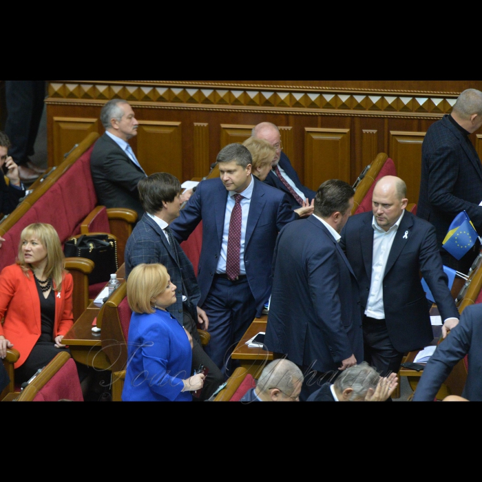 4 грудня 2018 пленарне засідання Верховної Ради України.
Прийнято за основу проект Закону 