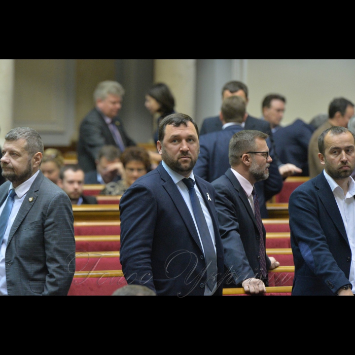4 грудня 2018 пленарне засідання Верховної Ради України.
Прийнято за основу проект Закону 