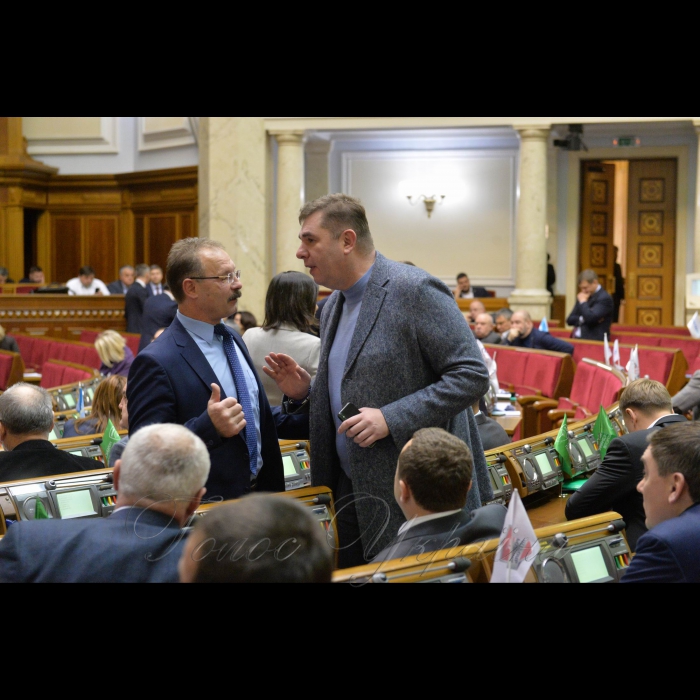 4 грудня 2018 пленарне засідання Верховної Ради України.
Прийнято за основу проект Закону 