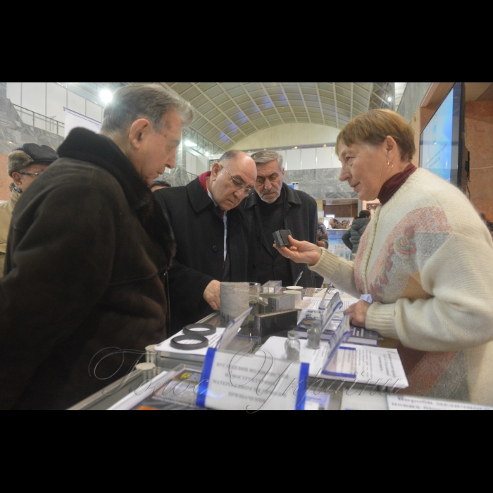 6 грудня 2018 виставка наукових робіт НАН України.