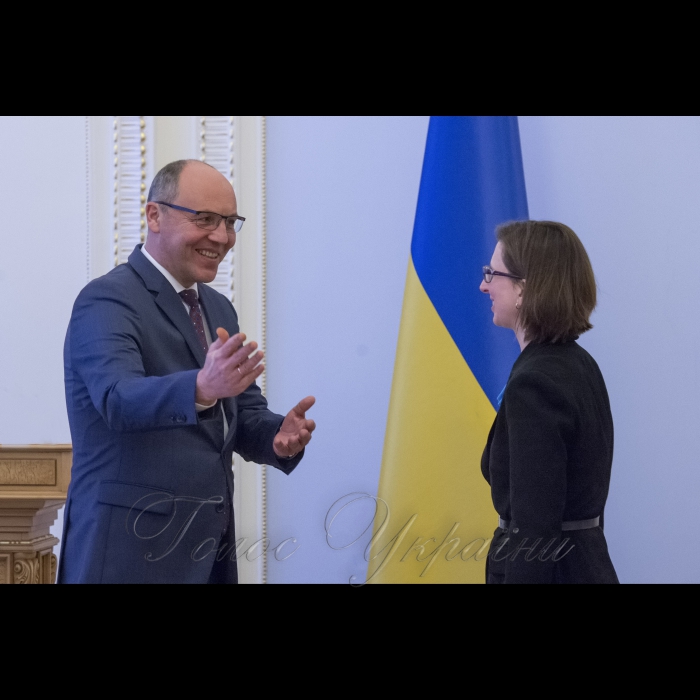 6 грудня 2018 зустріч Голови Верховної Ради України Андрія Парубія із заступником помічника Міністра оборони США з питань України, Росії та Євразії Лорою Купер