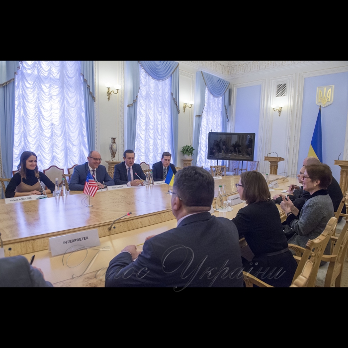 6 грудня 2018 зустріч Голови Верховної Ради України Андрія Парубія із заступником помічника Міністра оборони США з питань України, Росії та Євразії Лорою Купер