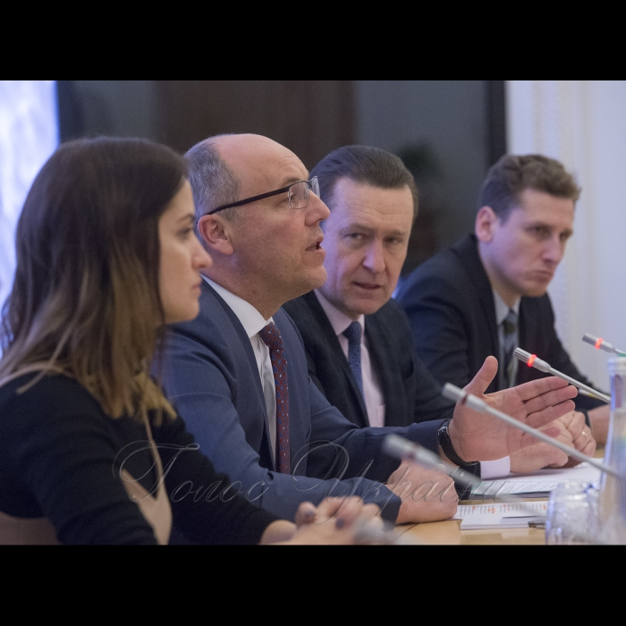 6 грудня 2018 зустріч Голови Верховної Ради України Андрія Парубія із заступником помічника Міністра оборони США з питань України, Росії та Євразії Лорою Купер