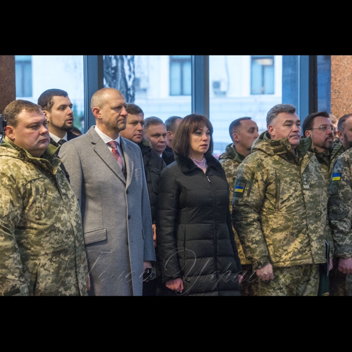 6 грудня 2018 Голова ВР України Андрій Парубій, Президент України Петро Порошенко разом з дружиною Мариною Порошенко, Прем’єр-міністр України Володимир Гройсман у День Збройних Сил України взяли участь в урочистому ритуалі на вшанування пам’яті загиблих українських воїнів в Залі пам’яті на території Міністерства оборони України.
Тетерук, Ричкова.