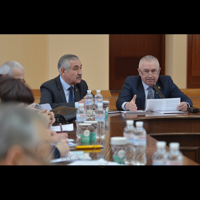 12 грудня 2018 «Круглий стіл» на тему: «Чорнобильське співтовариство та ядерна енергетика. Взаємодія та співпраця».
До Дня вшанування учасників ліквідації наслідків аварії на Чорнобильській АЕС, що відзначається в Україні 14 грудня, було проведено «круглий стіл» на тему: «Чорнобильське співтовариство та ядерна енергетика. Взаємодія та співпраця». Народні депутати Олександр Марченко (ліворуч) і Володимир Арешонков.