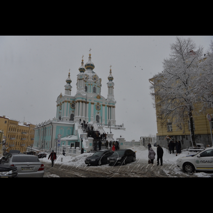 13 грудня 2018 в Андріївській церкві Києва відбулась перша архієрейська літургія, яку очолюють екзархи Вселенського патріархату.
