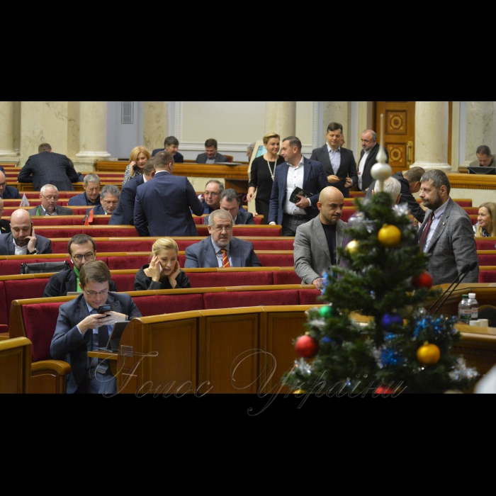 18 грудня 2018 пленарне засідання Верховної Ради України.
Прийнято за основу проект Закону 